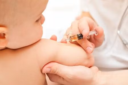 Tiêm vắc xin viêm gan B trong khoảng thời gian 24 giờ sau sinh là thời gian vàng để ngừa viêm gan B lây từ mẹ sang con. Tiêm vắc xin viêm gan B trong khoảng thời gian 24 giờ sau sinh là thời gian vàng để ngừa viêm gan B lây từ mẹ sang con.