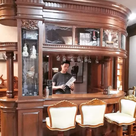 Nhan sắc xinh đẹp và tính nết dịu dàng giúp cô chiếm được trái tim của nhà tài phiệt người Thái. Kể từ đây, Sin Joo Ah có một cuộc sống sung túc, không lo về vật chất. Cô cũng từ bỏ showbiz nhiều bon chen để tận hưởng những thú vui hưởng lạc bên người chồng sau 2 năm kết hôn.
