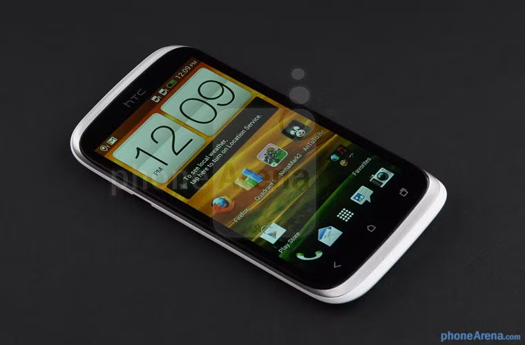 HTC Desire V. Desire V có thiết kế khá mềm mại và màn hình 4 inch độ phân giải 800 x 480 pixel với mật độ điểm ảnh 233 PPI đủ sắc nét cho nhu cầu lướt web. Cấu hình của máy: chip lõi đơn 1GHz, RAM 512MB, bộ nhớ trong 4GB, có khe cắm thẻ nhớ ngoài, camera 5MP và viên pin dung lượng 1650 mAh đủ dùng trong ngày.