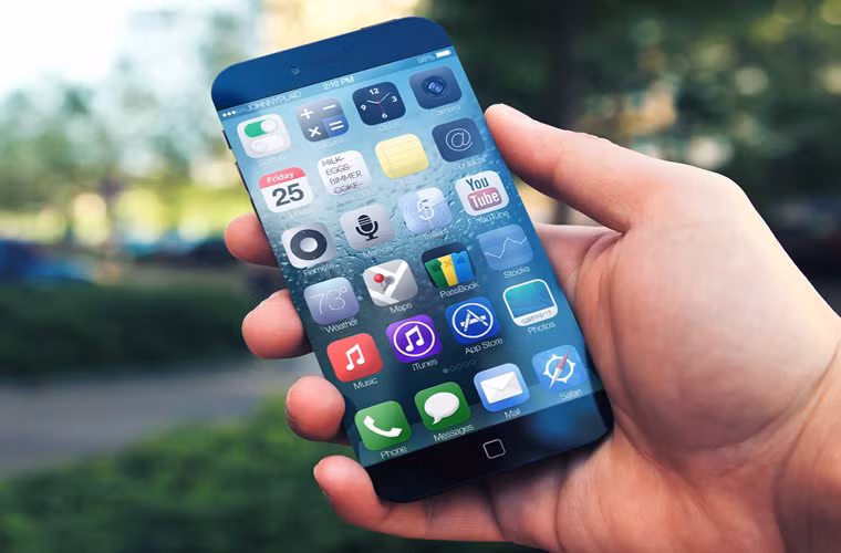 iPhone 6. Theo nhiều tin đồn xuất hiện gần đây thì iPhone 6 sẽ có sự nâng cấp về màn hình, cụ thể là sẽ có màn hình lớn tới mức 4.8 hoặc 5 inch theo công nghệ màn hình IGZO của Sharp. Ngoài ra, hệ điều hành iOS 7 sẽ được nâng cấp lên iOS 8 và camera của iPhone 6 cũng sẽ được nâng lên mức 13 MP do Apple đã giữ nguyên độ phân giải của camera trên sản phẩm của mình ở mức 8 MP quá lâu.