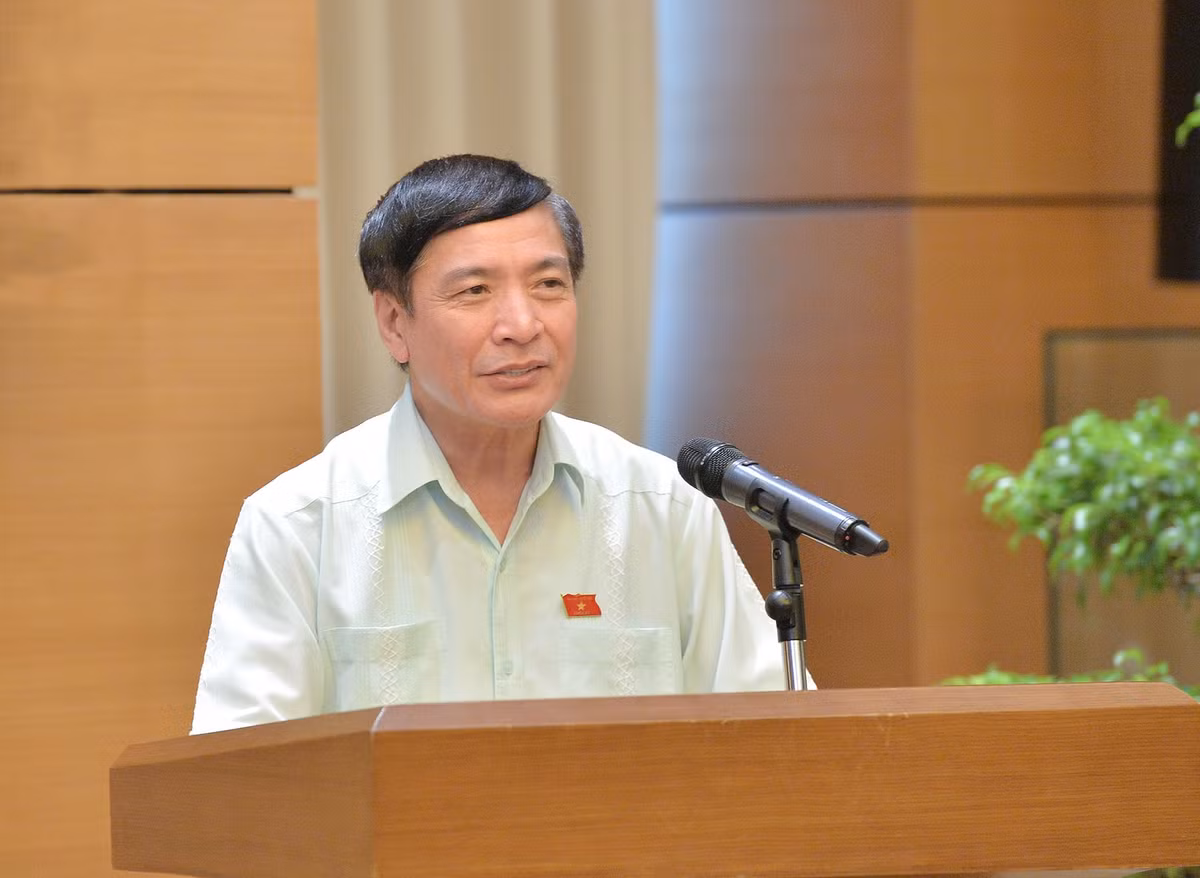 Tong Thu ky Quoc hoi trao quyet dinh bo nhiem can bo