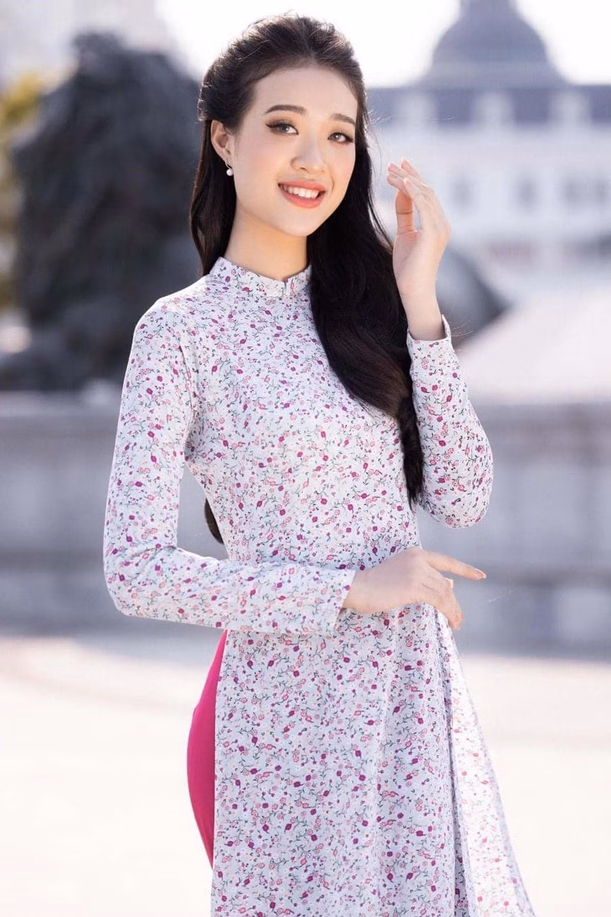Yến Nhi có kinh nghiệm trình diễn khi làm người mẫu từ khi còn học cấp 3. Cô từng trình diễn ở Lễ hội Áo dài Huế 2020, Đêm thời trang Áo dài và Điện Ảnh thuộc khuôn khổ Liên hoan phim Việt Nam lần thứ 22... Đến cuộc thi Miss World Vietnam 2022, Yến Nhi còn muốn lan tỏa chương trình thiện nguyện “Nuôi em”- một dự án hỗ trợ bữa trưa cho trẻ em hoàn cảnh khó khăn ở Huế.