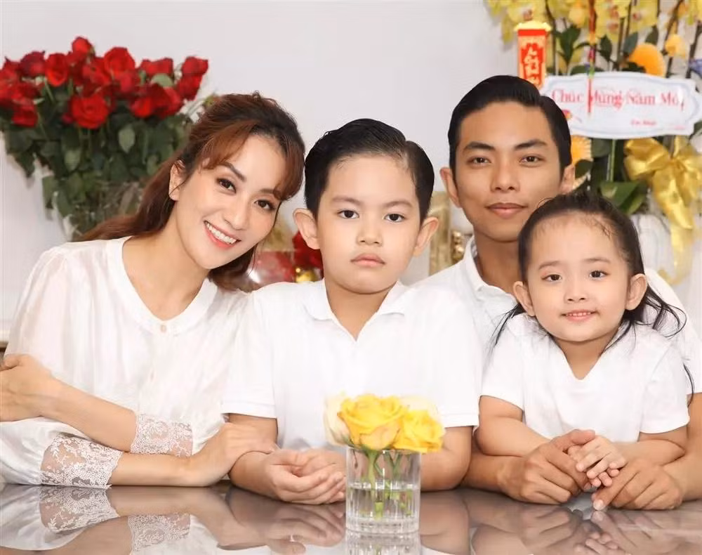 Khánh Thi bật khóc khi được Phan Hiển cầu hôn - Hình 5 Khanh Thi bat khoc khi duoc Phan Hien cau hon-Hinh-5