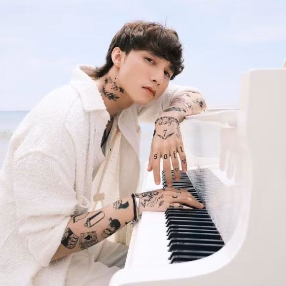 Trước Sơn Tùng, đây là chàng trai đạt nút kim cương YouTube Truoc Son Tung, day la chang trai dat nut kim cuong YouTube
