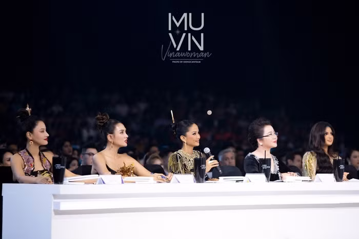 Ha Anh lai vuong bao chi trich hau Miss Universe Vietnam-Hinh-5
