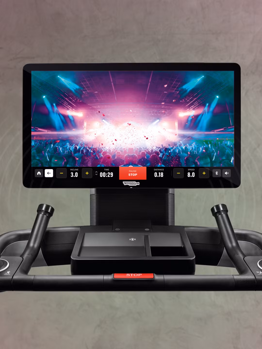 Máy chạy bộ Technogym đắt 'khét', có gì vượt trội? ảnh 2