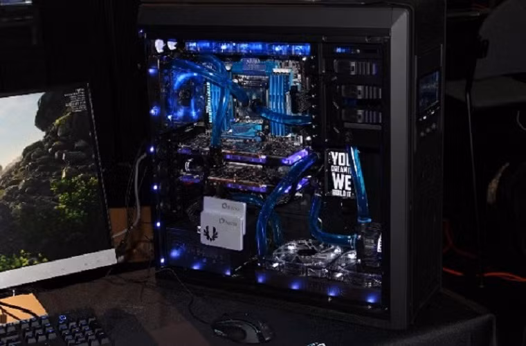 PC là lựa chọn số 1 khi chơi game. Bạn có thể nâng cấp card đồ họa/ổ cứng hoặc lắp thêm RAM bất cứ lúc nào với chi phí rất hợp lý. Máy Mac mang rất nhiều bất lợi cho game thủ. Linh kiện cao cấp được Apple bán riêng cho Mac có giá rất đắt.