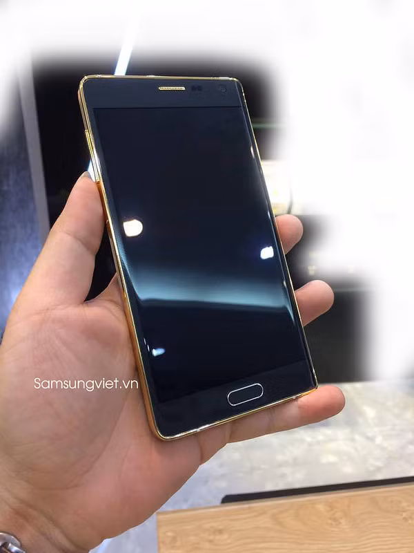 Theo một số nguồn tin, phiên bản cuối cùng của chiếc điện thoại này có thể sắc sảo hơn vì có những thay đổi thiết kế bổ sung, do đó nó có thể trông hơi khác một chút so với phiên bản cũ. Theo một số nguồn tin, phiên bản cuối cùng của chiếc điện thoại này có thể sắc sảo hơn vì có những thay đổi thiết kế bổ sung, do đó nó có thể trông hơi khác một chút so với phiên bản cũ.