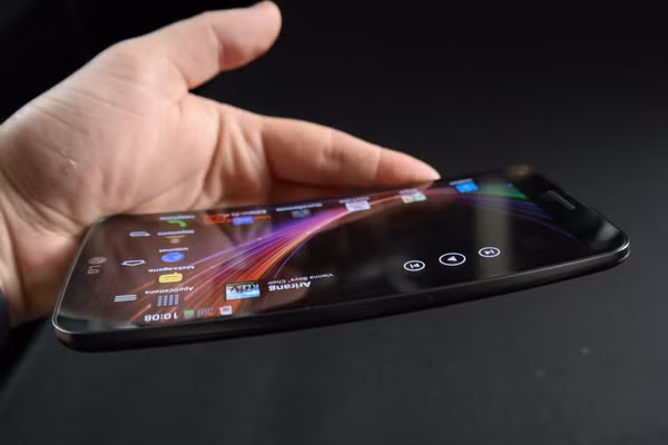 LG G Flex 2 sẽ xuất hiện vào tháng 1 năm 2015.