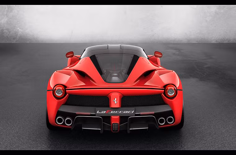 FXX K có một số nâng cấp ở động cơ V12 như hoàn thiện trục cam, cổ góp nạp, cơ cấu điều khiển van, hệ thống xả.