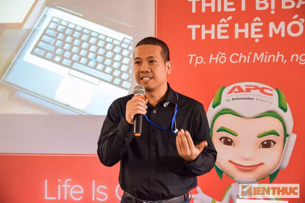 Tại buổi ra mắt, anh Trần Việt Anh đến từ báo Kiến Thức cũng đã có nhiều trao đổi thú vị liên quan tới pin sạc dự phòng.