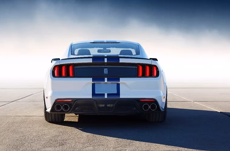 Ford Shelby GT350 sẽ trình diễn “cơ bắp” tại Detroit Auto Show - Hình 11 Ford Shelby GT350 se trinh dien “co bap” tai Detroit Auto Show-Hinh-11