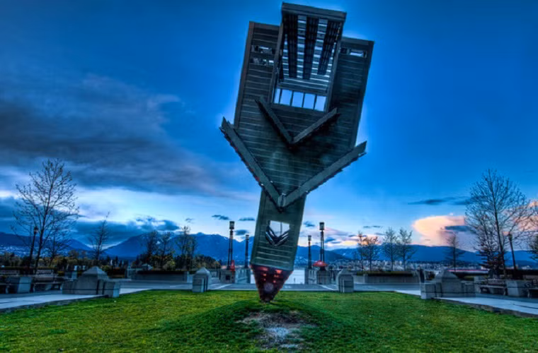 Nhà thờ lộn ngược này nằm trong một công viên ở Calgary , Alberta, Canada. Nhà điêu khắc người Mỹ Dennis Oppenheim - tác giả của tòa nhà này rằng : "Nhà thờ lộn ngược làm cho nó mạnh hơn, nhưng không hề có ý báng bổ." Tuy nhiên, không phải ai cũng đồng ý với kiểu thiết kế này .