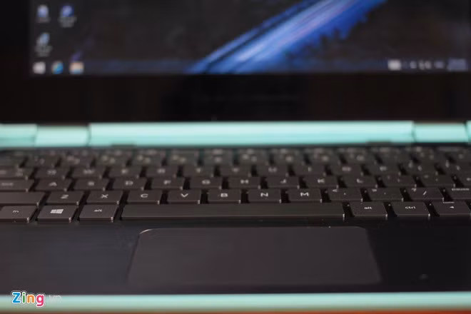 Touchpad nhạy, tuy nhiên diện tích có phần hơi nhỏ. Bàn phím tiêu chuẩn thiết kế nổi và cho độ nảy khá tốt.