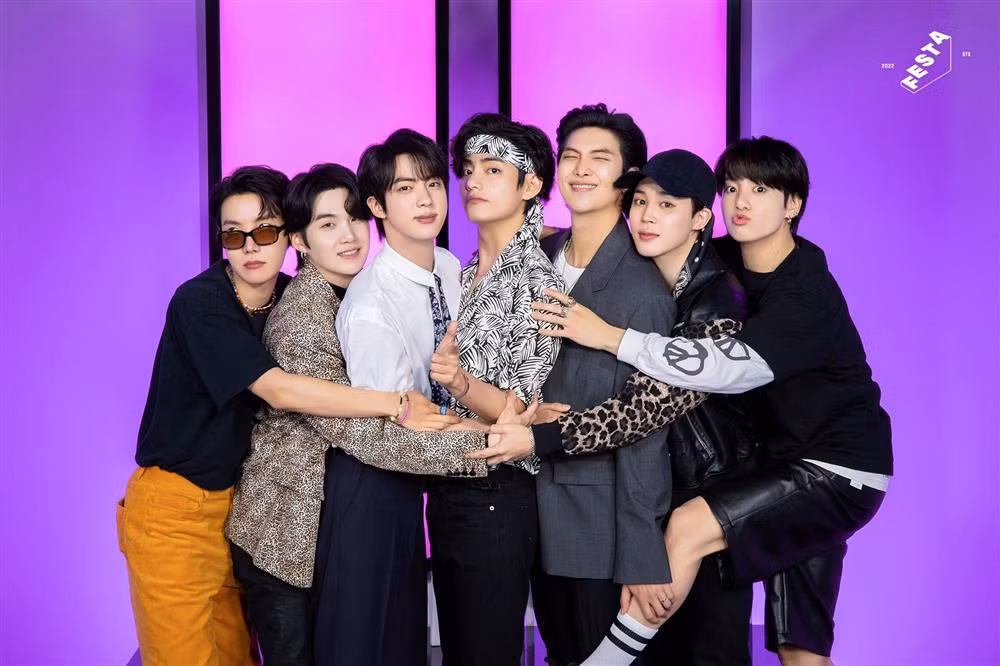 Nhan vien hang dien thoai ghen ti voi cuoc song cua BTS-Hinh-3