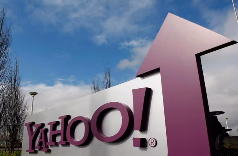Yahoo muốn mua trang chia sẻ hình ảnh Imgur. Theo Bussiness Insider, Yahoo đang tiến hành đàm phán để thâu tóm công ty này. Imgur là một trang web rất được tín đồ Reddit ưa chuộng. Cũng theo trang báo này, ước tính giá mà Yahoo đưa ra có thể là khoảng từ 100-500 triệu USD.