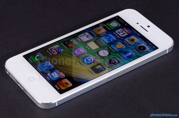 Năm 2014, Apple có thể bán được 175 triệu iPhone. Nhà phân tích Michael Walkley của hãng Canaccord Genuity dự đoán rằng trong năm tài khóa 2014, Apple có thể bán được 175 triệu chiếc iPhone, năm 2015 con số này có thể là 193 triệu chiếc.