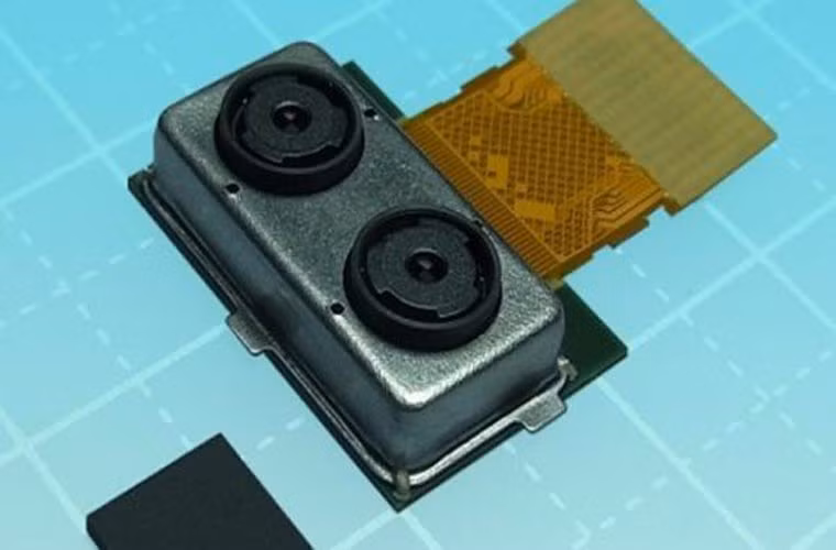 Toshiba giới thiệu module camera kép cho điện thoại di động. Hãng này mới giới thiệu loại camera module CM9518MD kép dành cho smartphone và thiết bị máy tính bảng, cho phép người dùng có thể thay thế vị trí focus và thậm chí là xóa bỏ một số đồ vật khỏi khung hình.