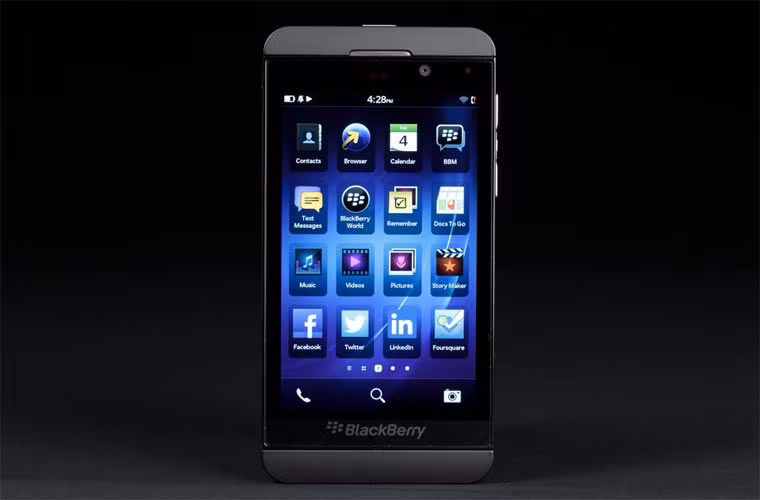 BlackBerry tiêu hết 800 triệu USD trong tổng số 1 tỷ USD được nhận? Đây là con số được nhà phân tích Pierre Ferragu đưa ra khi dự đoán về bản báo cáo tài chính mà BlackBerry sẽ đưa ra trong thời điểm sắp tới.