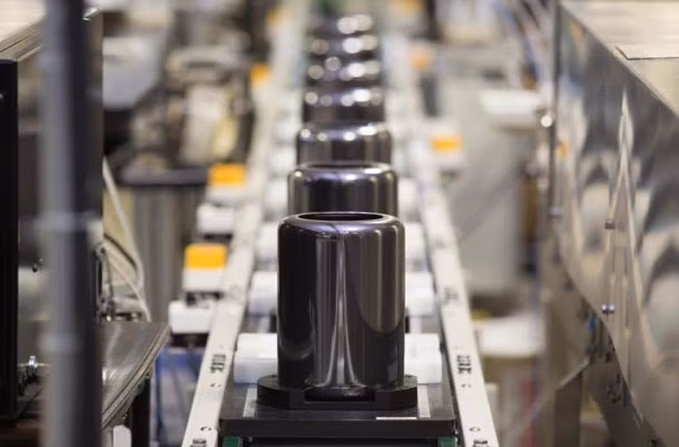 Mac pro sẽ được bán vào hôm nay. Apple cho biết sẽ bắt đầu bán những chiếc máy tính Mac Pro tại các cửa hàng giới thiệu sản phẩm của hãng, với giá khởi điểm 2,999 USD (khoảng 63 triệu đồng).