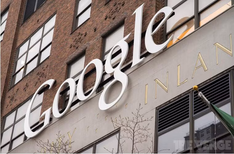 Chính phủ Canada điều tra Google vì luật chống cạnh tranh. Google đang gặp vấn đề lớn với Cục cạnh tranh của Canada khi cục này tuyên bố sẽ điều tra công ty này vào tháng 5. Theo một số tài liệu gửi tới Tòa án liên bang Canada, Google đang điều khiển thị trường nghiên cứu và quảng cáo.