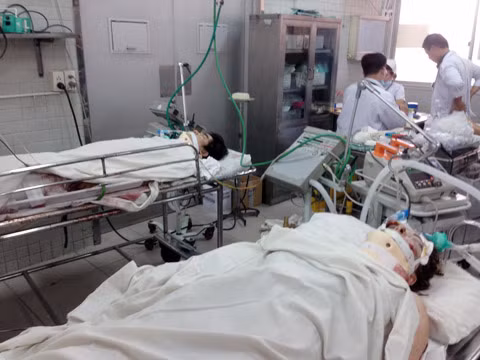 Hai trong số 8 nạn nhân bị thương nặng.