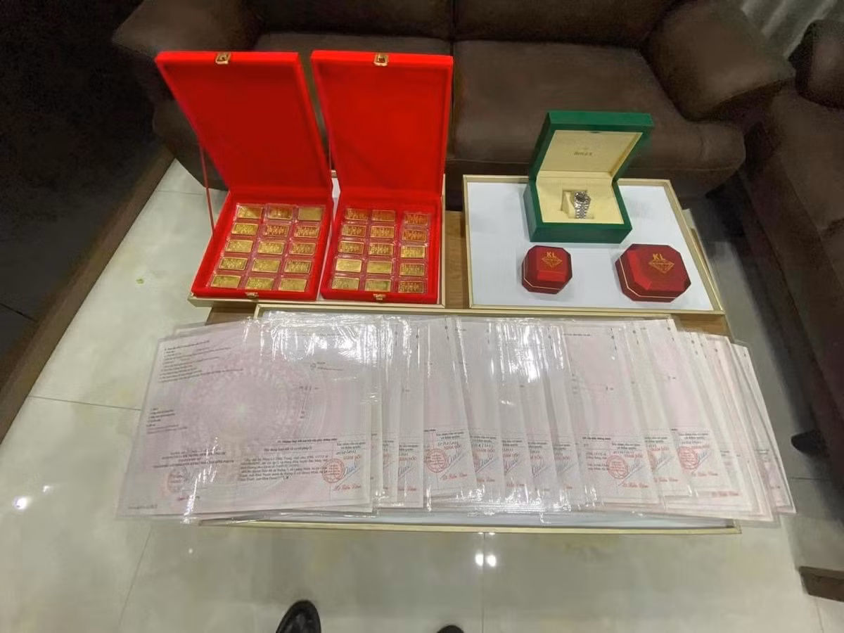 Những "siêu đám cưới" với quà tặng hàng trăm cây vàng, hàng chục sổ đỏ - Hình 2 Nhung