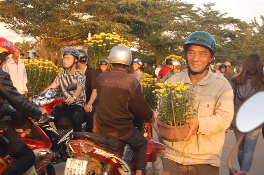 Ba la ngu dan ngheo, nhung la chang re vang muoi cua ngoai