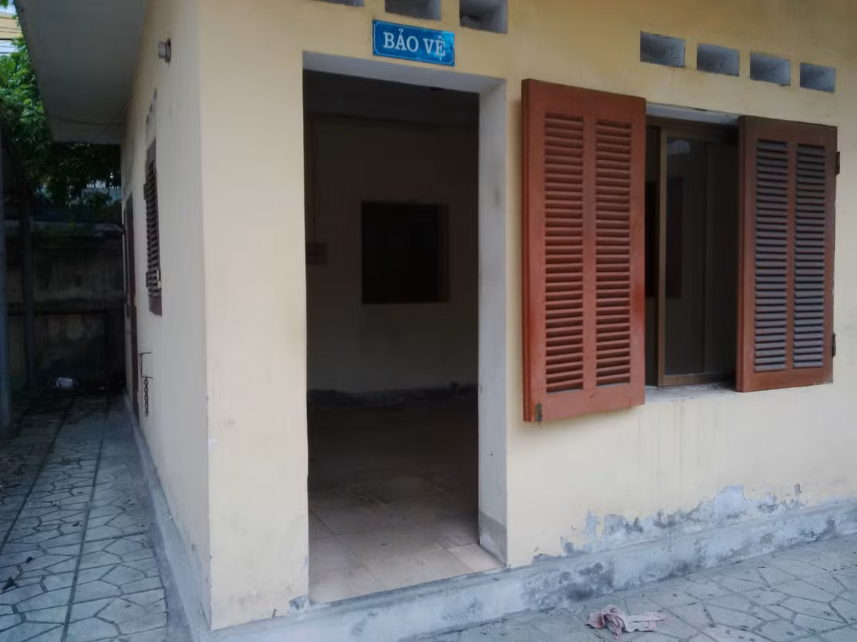 Trong khi UBND tỉnh Hải Dương đang xin xây dựng dự án khu hành chính tập trung với tổng số vốn đầu tư hơn 2.000 tỷ đồng thì người dân lại lo lắng nếu dự án này được duyệt và xây dựng xong, sẽ có nhiều trụ sở cơ quan ban ngành dù còn mới và hiện đại nhưng sẽ bị bỏ hoang, gây lãng phí lớn. PV Kiến Thức tiếp tục cập nhật những thông tin liên quan đến việc xây dựng khu hành chính của UBND tỉnh Hải Dương.