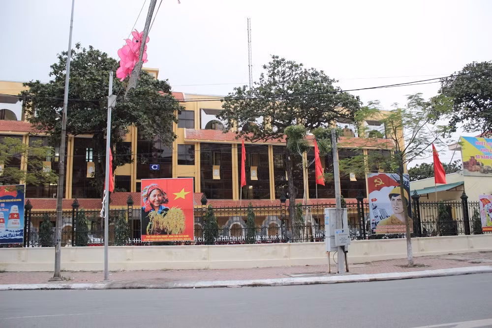 Dù đi "mượn" nhưng trụ sở mượn này cũng khiến nhiều người phải lác mắt bởi sự hoành tráng của nó.