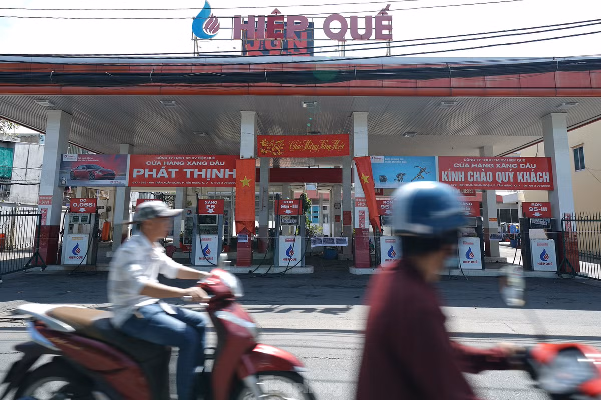 Chuỗi hai cửa hàng khác cũng thuộc DNTN Hiệp Quế trên đường Trần Xuân Soạn cũng đóng cửa nghỉ Tết.