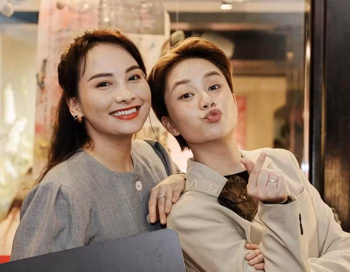 Doan Van Hau 'tay trong tay' cung ban gai den chuc mung Bao Han-Hinh-6
