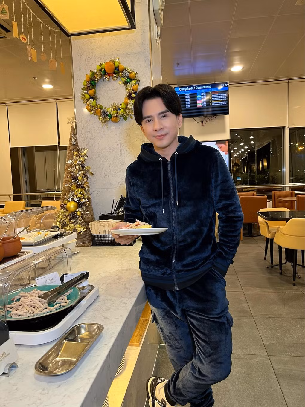 Về quan niệm trong chuyện tình cảm, Đan Trường cho biết anh chọn sống độc thân vì quá bận rộn. Ở tuổi 47, nam ca sĩ không cần tình yêu, chỉ cần người hợp trò chuyện, có chung sở thích để làm bạn bè (Ảnh: Facebook nhân vật).