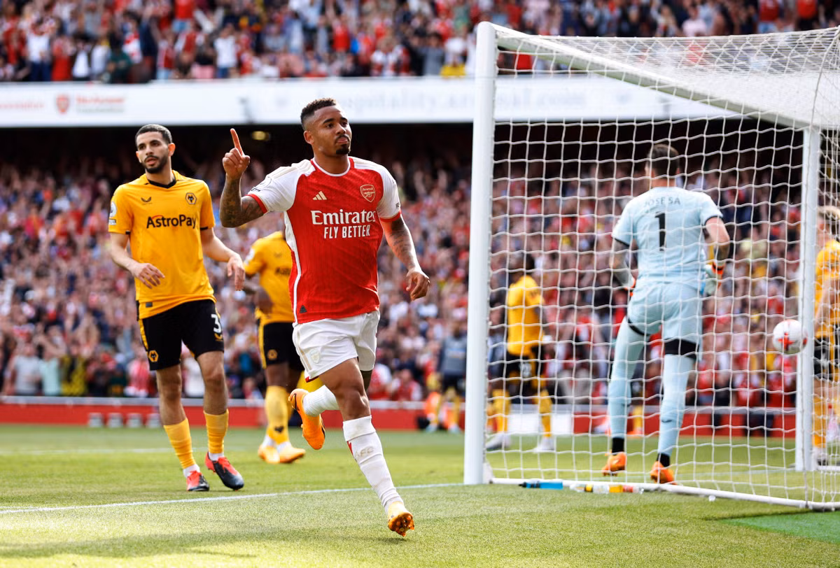 Gabriel Jesus (Arsenal) nhận số điểm 7,42 từ Whoscored. Chân sút người Brazil đóng góp 11 bàn và 6 kiến tạo cho "Pháo thủ".