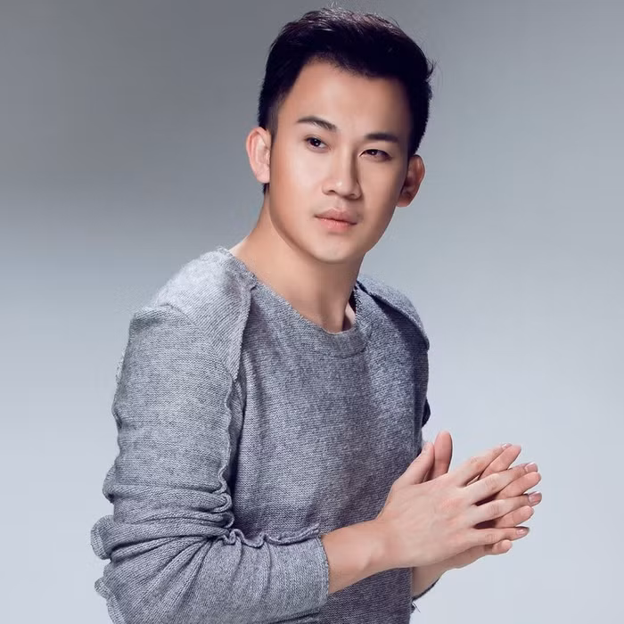 Sao Việt nói về Ý Nhi: Kẻ đòi tước vương miện, người chê 'hoa hậu té giếng' - Hình 2 Sao Viet noi ve Y Nhi: Ke doi tuoc vuong mien, nguoi che 'hoa hau te gieng'-Hinh-2