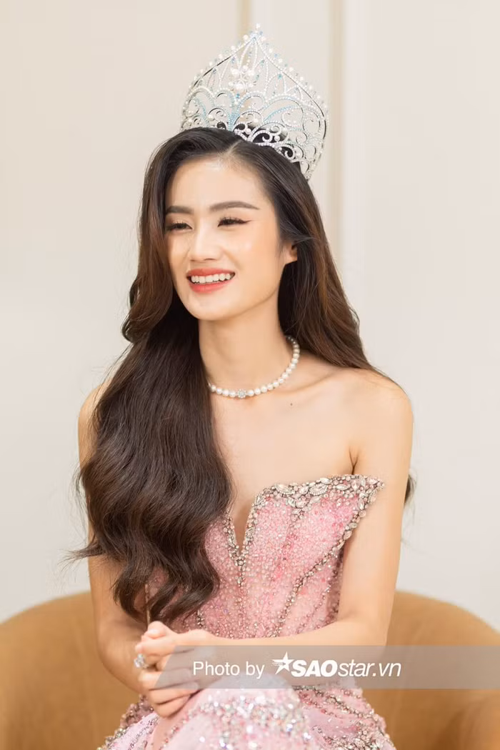 Sao Viet noi ve Y Nhi: Ke doi tuoc vuong mien, nguoi che 'hoa hau te gieng'