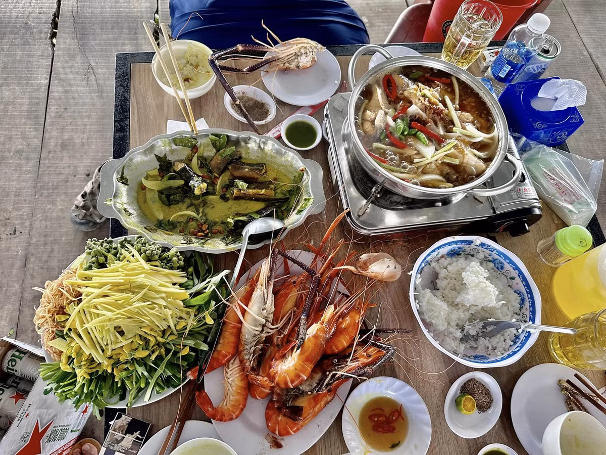 Chang trai dap xe xuyen Viet 74 ngay, nua nam giam 30kg-Hinh-8
