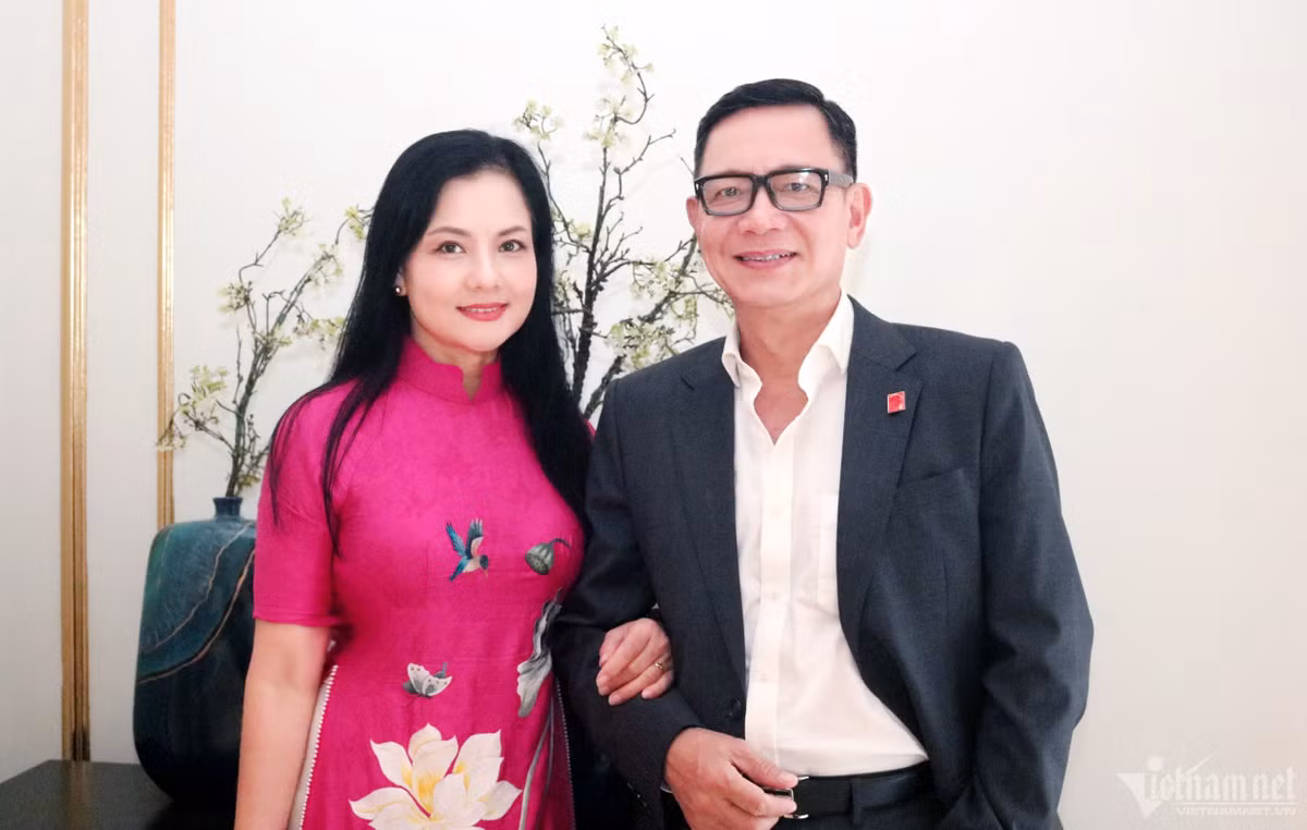 NSND Thu Que tre dep tuoi 54, hanh phuc ben NSUT Pham Cuong YAHOO 14-Hinh-3