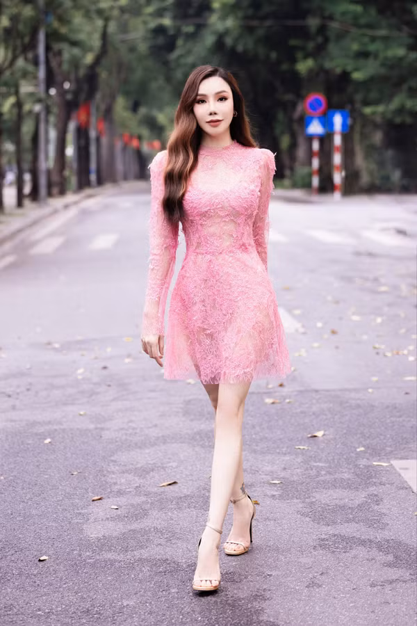 Khi chia sẻ ảnh trên trang cá nhân hay trên truyền thông, khán giả đều bình luận 'không còn hình bóng của Hồ Quỳnh Hương'.