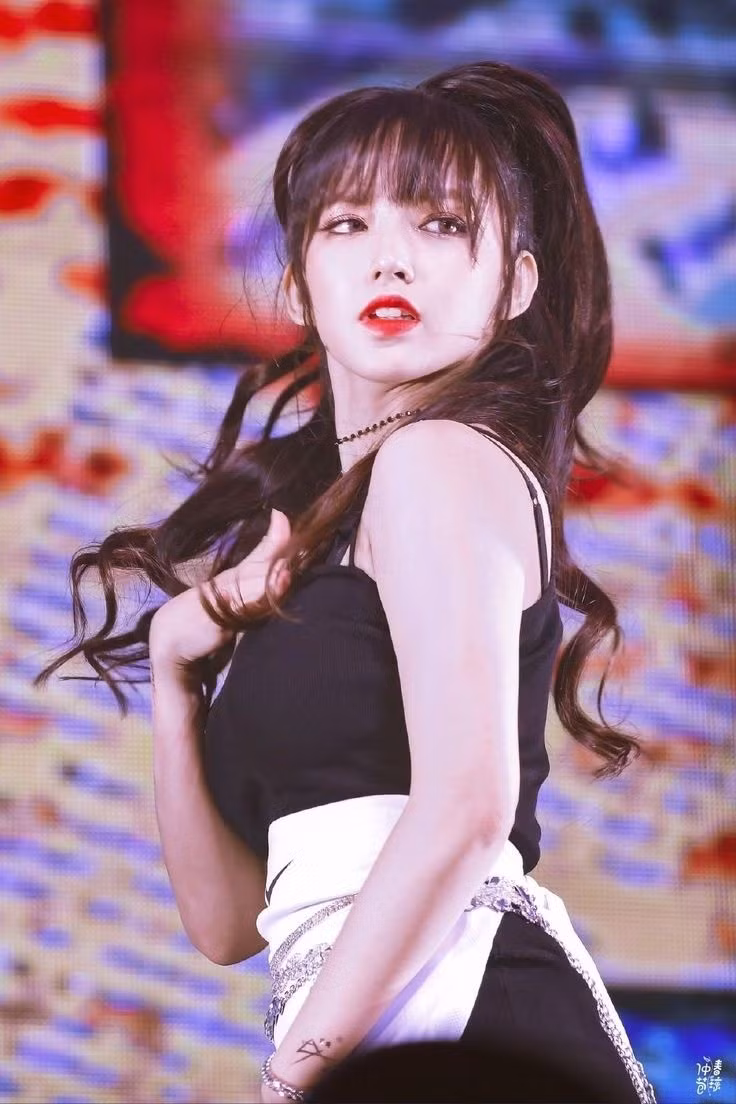Nu dien vien 25 tuoi bi dua tin la nhan tinh cua Luong Trieu Vy-Hinh-9