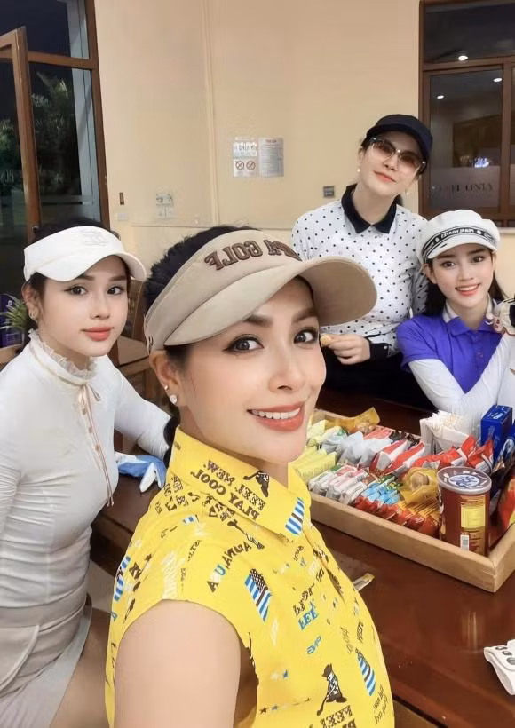 'Vo anh Nui' trong 'Song o day song'::Nhan sac tre hoa o tuoi U50-Hinh-12