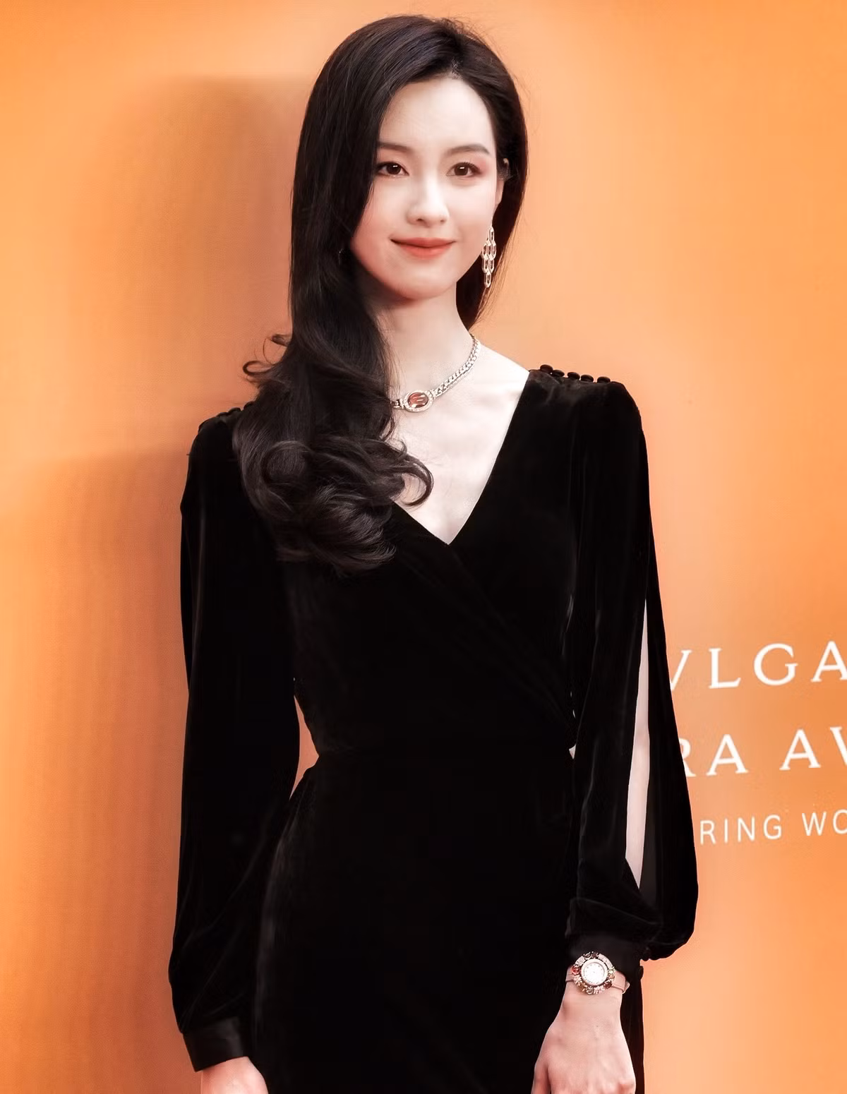 Thu Ky va dan sao nu chuong vay cup nguc, xe sau-Hinh-6