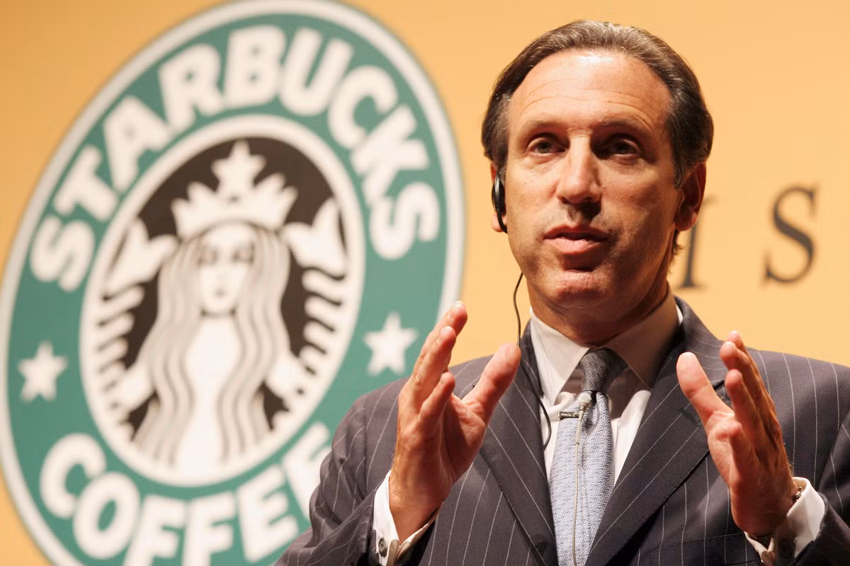 Người sáng lập kiêm CEO của Starbucks, Howard Schultz đã phải rất khó khăn để vượt qua áp đặt về công việc và quan niệm sống của người cha là một lái xe tải để trở thành tỷ phú, nắm giữ giá trị tài sản ròng 2 tỷ USD.