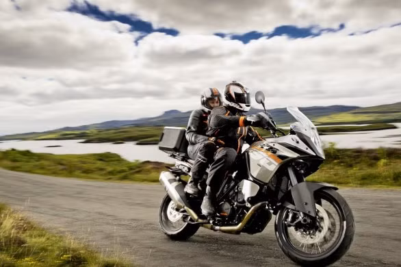Giá bán dành cho KTM 1190 Adventure R 2013 là 14.970 Euro (khoảng 420 triệu VND). Mẫu xe đã có mặt tại gian hàng Vietnam Motorbike Festival 2013 vào cuối tháng 8 vừa qua.