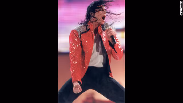 Năm 1987, Michael Jackson bắt đầu chuyến lưu diễn solo đầu tiên của mình. Bad World Tour được người hâm mộ trên thế giới chào đón một cách cuồng nhiệt, phá kỷ lục về số người đến xem lúc bấy giờ. Chuyến lưu diễn kéo dài 16 tháng gồm 123 buổi công diễn, thu hút 4,4 triệu người hâm mộ.