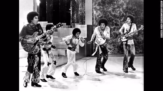 Michael Jackson là một tiềm năng âm nhạc bẩm sinh. Mốc son đầu tiên và đáng lưu ý nhất của Micheal là khi tham gia hát và nhảy cho nhóm nhạc "The Jackson 5".