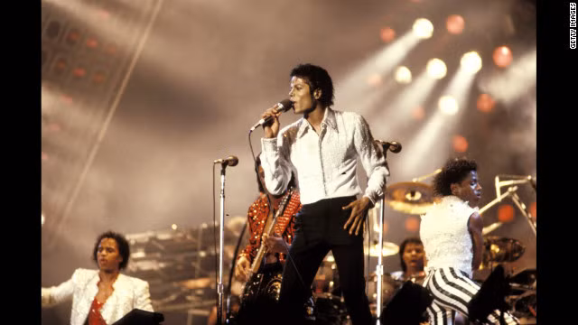 Micheal tiếp tục khẳng định vị trí của mình trên MTV trong thập niên 1990 với những video như "Black or White" hay "Scream", cũng như xây dựng danh tiếng như một nghệ sĩ lưu diễn solo.