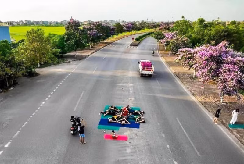 Xu phat 14 phu nu tap Yoga giua duong o Thai Binh