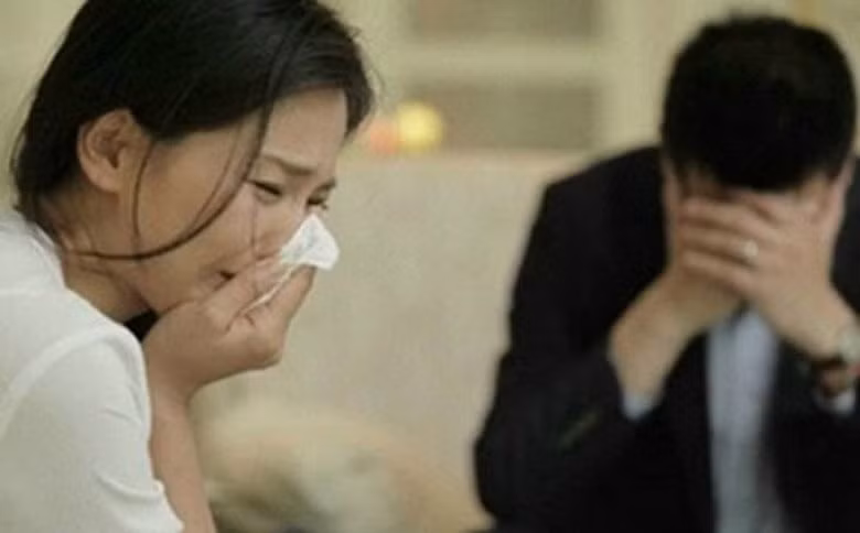Chong dua bo mang thai ve nha, me chong noi cau...mat toi cay