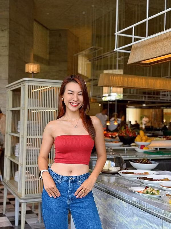 Với Hoàng Oanh, cô nói không với đồ ngọt dù nó luôn có sức hấp dẫn đặc biệt với phái đẹp nhưng chúng lại chứa nhiều đường khiến bạn dễ tăng cân. Bởi vậy, khi muốn giảm cân người ta thường cắt giảm.